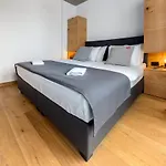 Hisa Krizaj 博希尼
